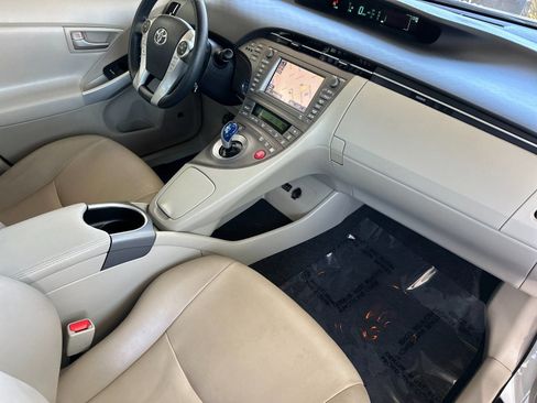 Used 2015 Toyota Prius Five w/ Advanced Technology Package FWD image 17