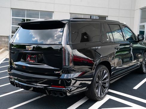 Used 2025 Cadillac Escalade ESV V AWD/4WD image 12