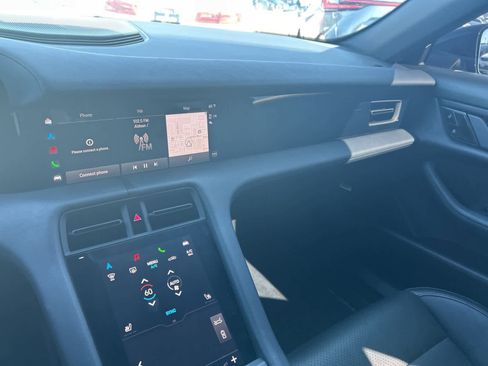 Used 2021 Porsche Taycan image 31