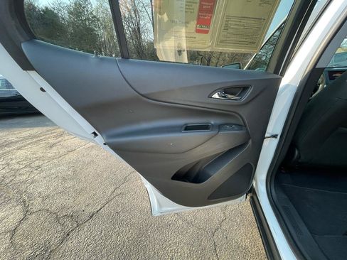 Used 2021 Chevrolet Equinox LT AWD/4WD image 19