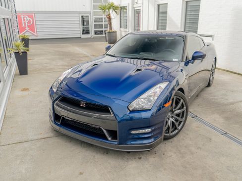 Used 2014 Nissan GT-R Premium image 3