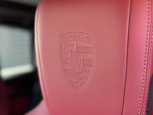 Certified 2025 Porsche Macan Electric image 31