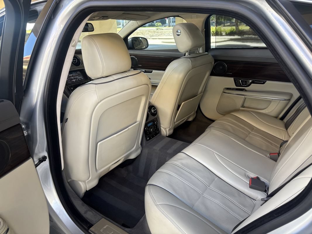Used 2014 Jaguar XJ L Portfolio RWD image 13