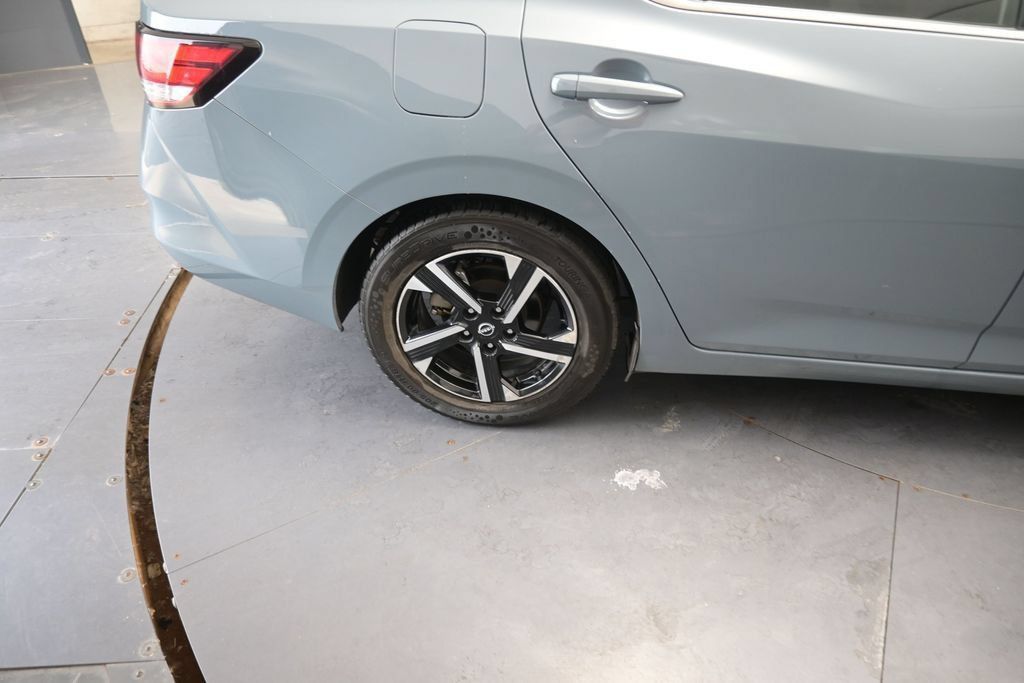 Used 2024 Nissan Sentra SV FWD image 20