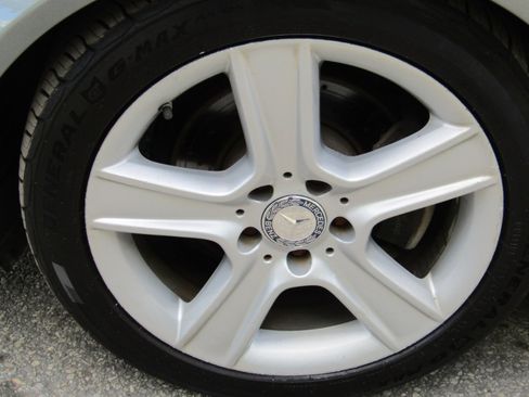 Used 2011 Mercedes-Benz C 300 4MATIC Sedan image 31