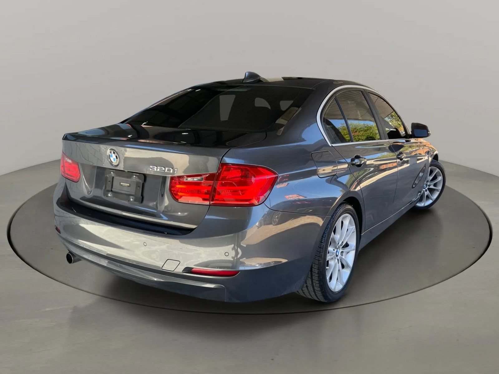 Used 2015 BMW 320i Sedan RWD image 2