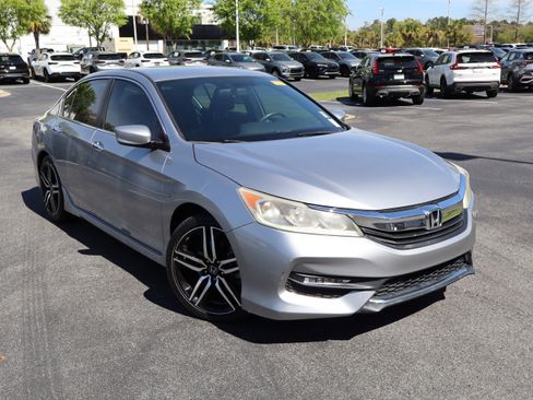 Used 2017 Honda Accord Sport image 2