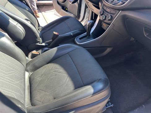 Used 2019 Chevrolet Trax LT w/ LT Convenience Package FWD image 9