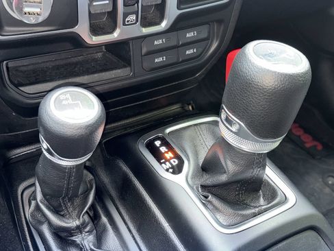 Used 2019 Jeep Wrangler Unlimited Sport S AWD/4WD image 7