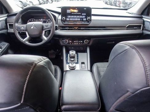 Used 2022 Mitsubishi Outlander SE image 4
