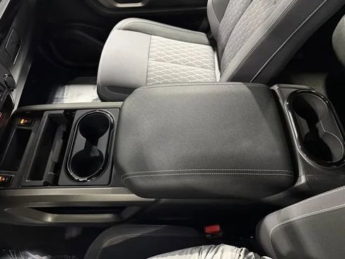 Used 2024 Nissan Titan SV w/ SV Bronze Edition Package image 41