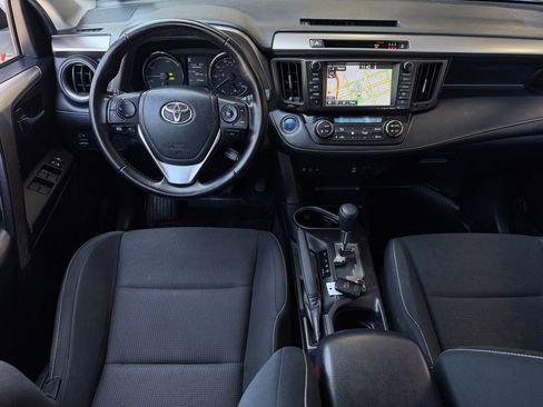Used 2018 Toyota RAV4 XLE AWD/4WD image 12