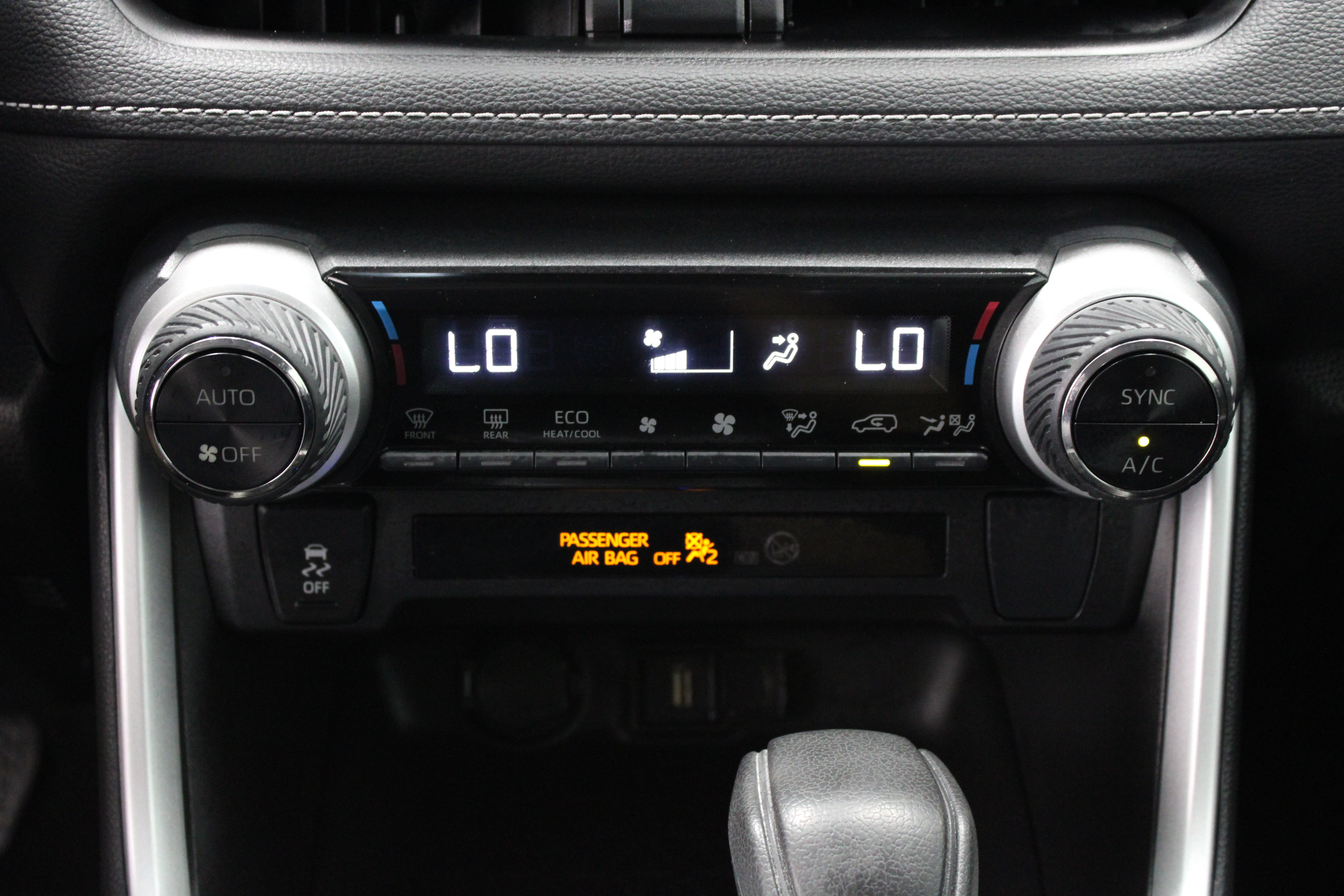 Used 2022 Toyota RAV4 LE AWD/4WD image 18