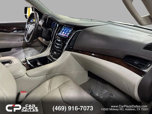 Used 2016 Cadillac Escalade Luxury RWD image 30
