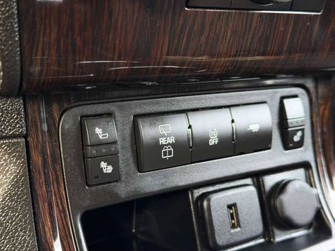 Used 2015 Chevrolet Traverse LT w/ Style and Technology Package AWD/4WD image 18