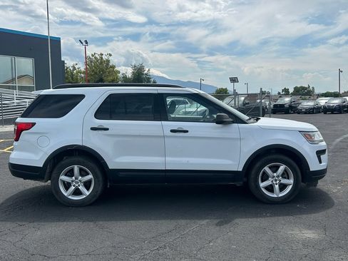 Used 2018 Ford Explorer 4WD image 2