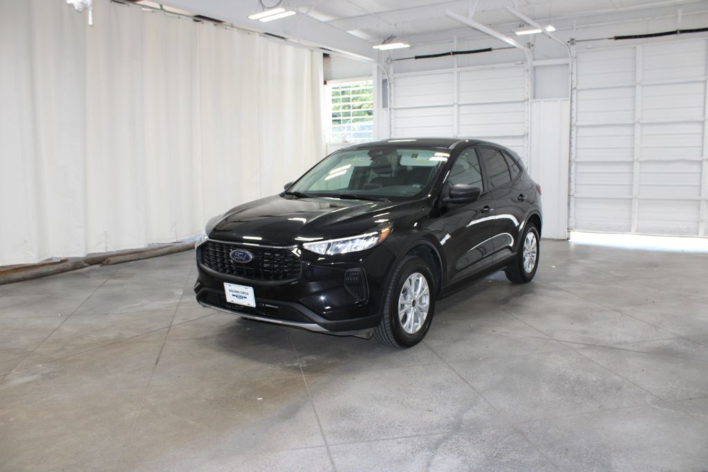 Used 2025 Ford Escape Active AWD/4WD image 4