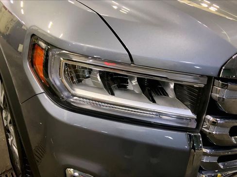 Used 2021 GMC Acadia SLE w/ Driver Convenience Package image 28