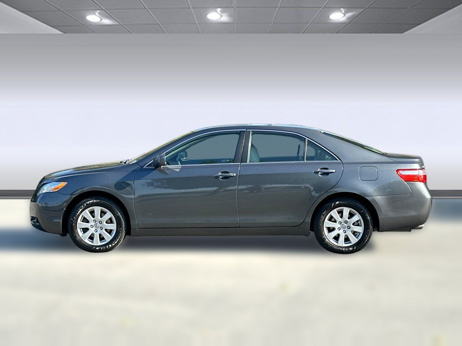 Used 2007 Toyota Camry XLE FWD image 2