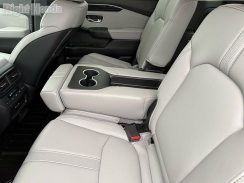 Certified 2024 Honda Pilot Touring image 27