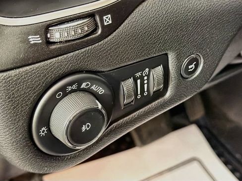 Used 2019 Jeep Cherokee Trailhawk AWD/4WD image 10