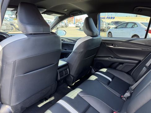 Used 2025 Toyota Camry SE w/ Convenience Package image 32