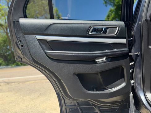 Used 2017 Ford Explorer XLT w/ Equipment Group 202A AWD/4WD image 29