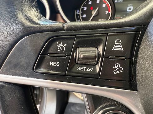 Used 2019 Alfa Romeo Stelvio Ti Lusso w/ Quick Order Package 22X Lusso AWD/4WD image 39