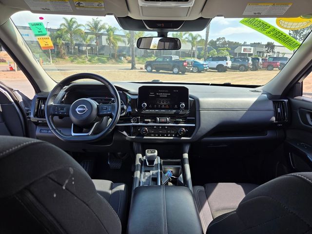 Used 2024 Nissan Pathfinder SV FWD image 14