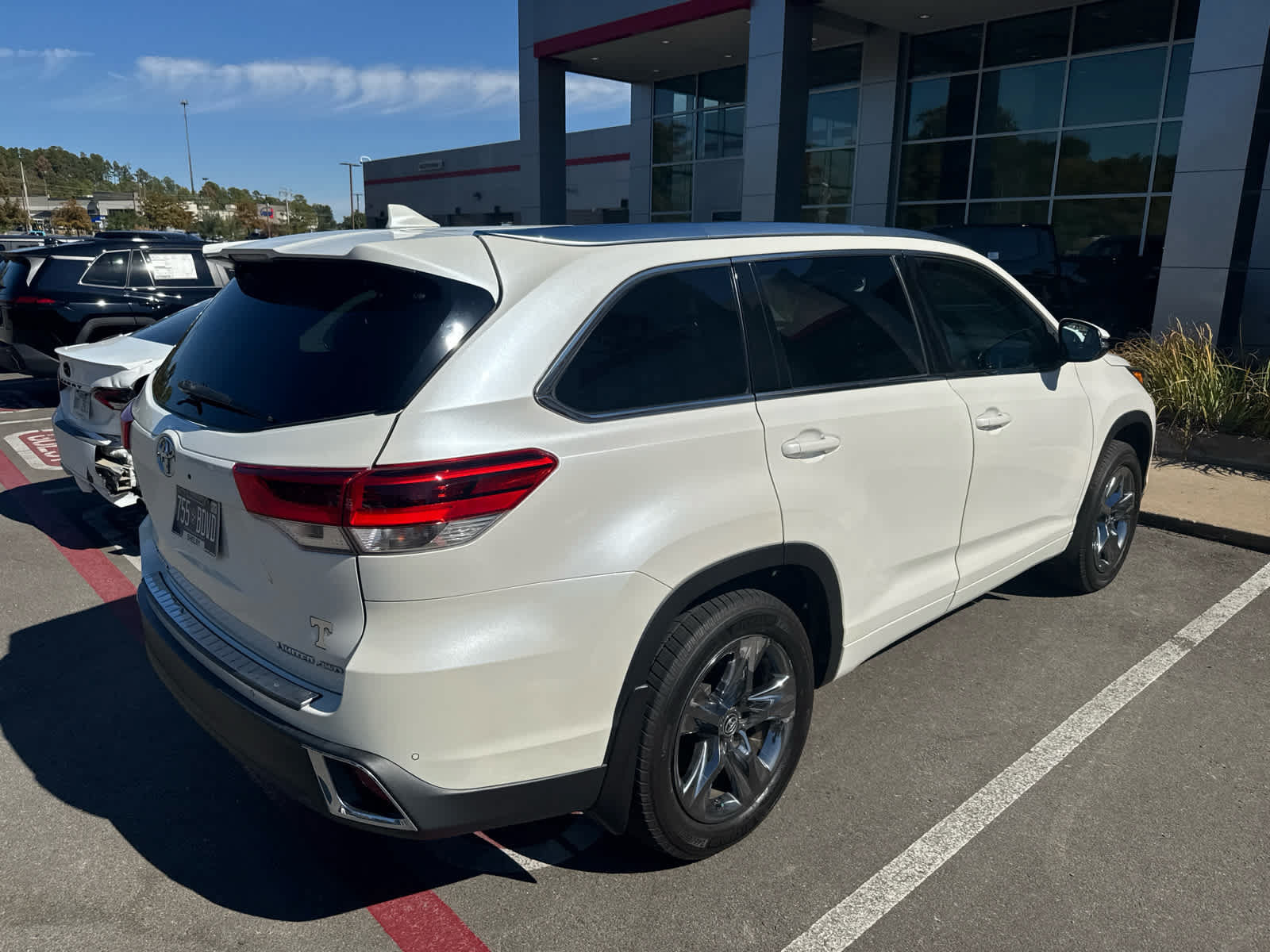 Used 2018 Toyota Highlander Limited Platinum AWD/4WD image 4