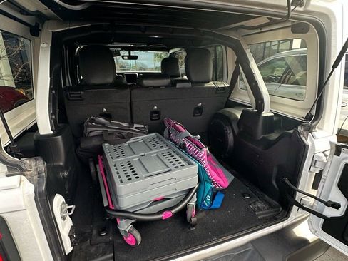 Used 2023 Jeep Wrangler Unlimited Sahara w/ Cold Weather Group image 10