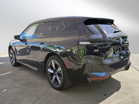 Used 2023 BMW iX xDrive50 w/ Sport Package AWD/4WD image 5