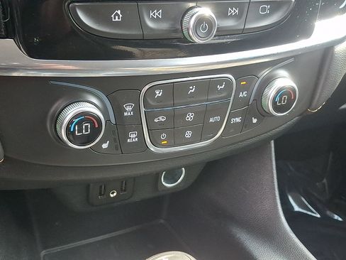 Used 2020 Chevrolet Traverse LT w/ LPO, Floor Liner Package AWD/4WD image 15