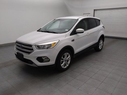 Used 2017 Ford Escape SE w/ SE Cold Weather Package FWD image 2