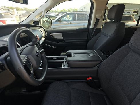 Used 2025 Ford Expedition Active RWD image 5