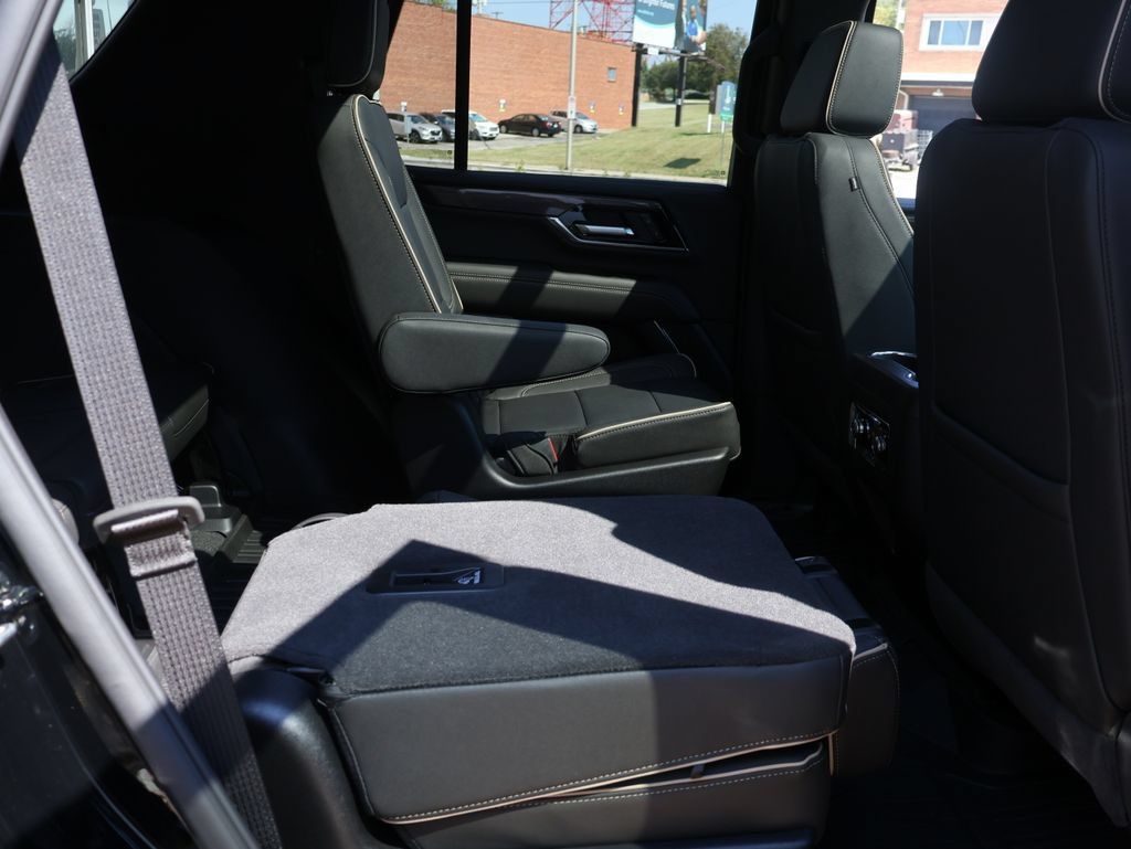 New 2026 GMC Yukon Elevation w/ LPO, Floor Liner Package AWD/4WD image 14