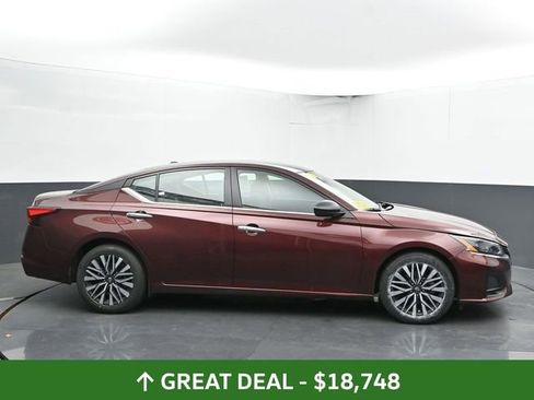 Used 2024 Nissan Altima 2.5 SV image 13