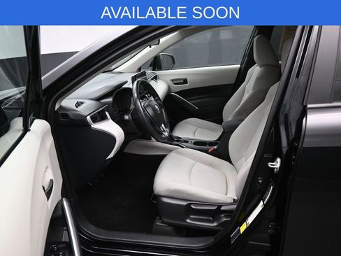 Used 2023 Toyota Corolla Cross LE FWD image 9