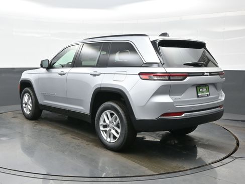 New 2026 Jeep Grand Cherokee Laredo image 4