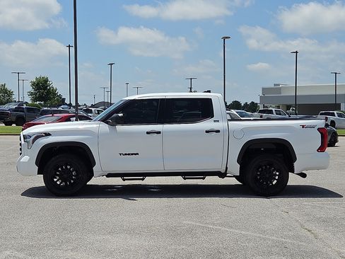Used 2022 Toyota Tundra SR5 AWD/4WD image 3
