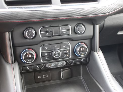 Used 2022 Chevrolet Tahoe RST w/ Luxury Package AWD/4WD image 17