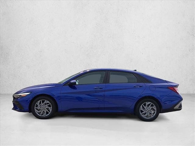 Used 2024 Hyundai Elantra SEL FWD image 9