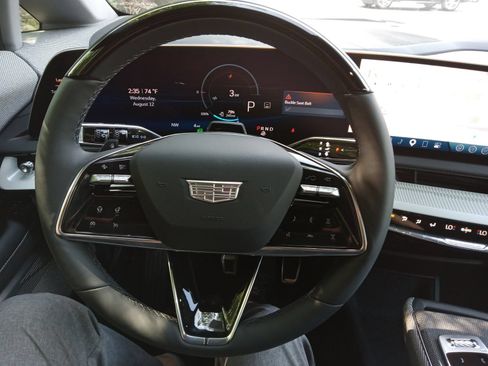 New 2027 Cadillac Optiq Sport w/ LPO, ONYX Package AWD/4WD image 14