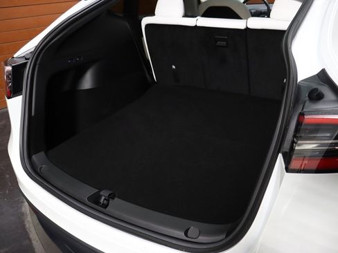 Used 2021 Tesla Model Y Long Range image 17