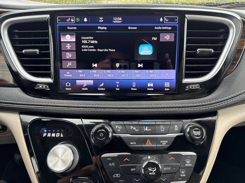 Used 2021 Chrysler Pacifica Limited w/ Premium & Safety Sphere Group AWD/4WD image 17