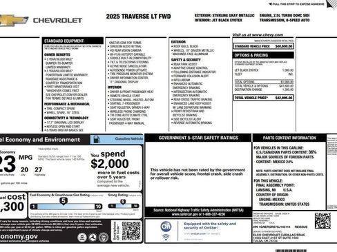 Used 2025 Chevrolet Traverse LT FWD image 2