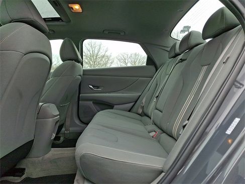 Used 2024 Hyundai Elantra SEL w/ Convenience Package image 10