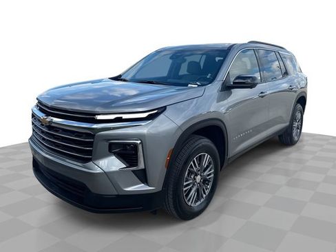 Used 2026 Chevrolet Traverse LT w/ Driver Confidence Package FWD image 1