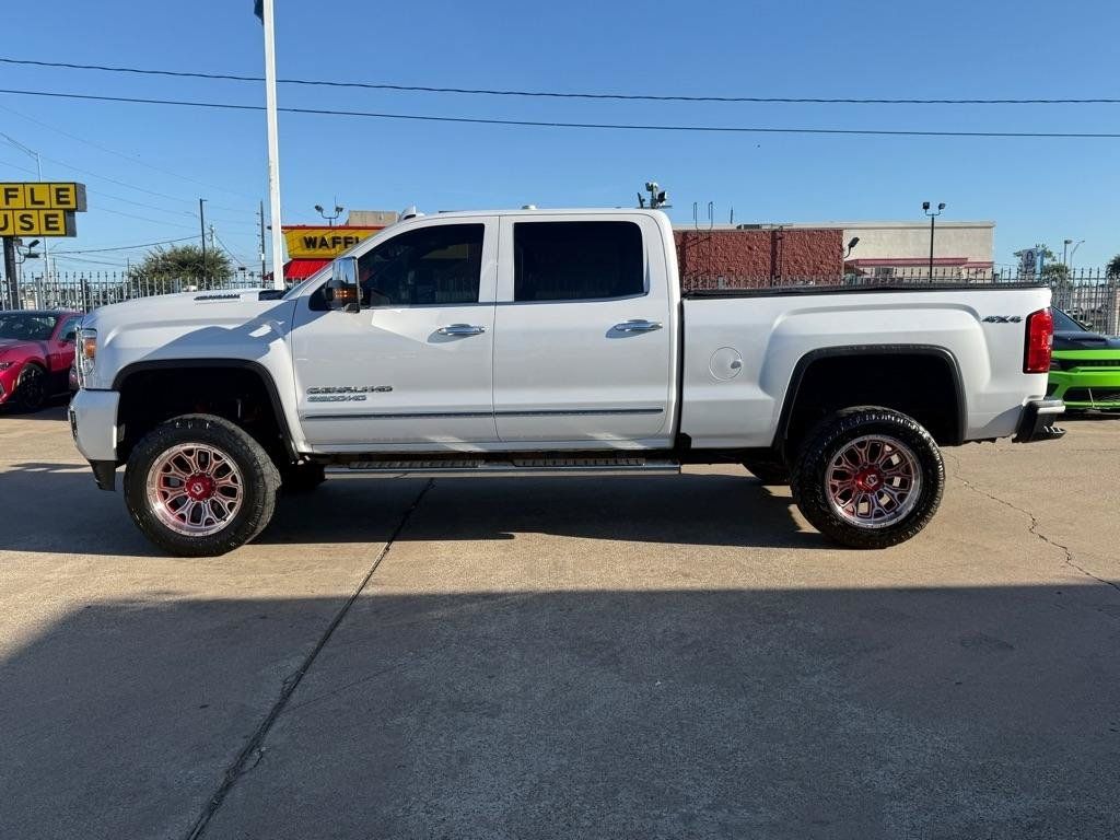 Used 2019 GMC Sierra 2500 Denali w/ Duramax Plus Package AWD/4WD image 4