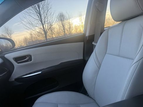 Used 2018 Toyota Avalon XLE Premium w/ All Weather Liner Package image 31